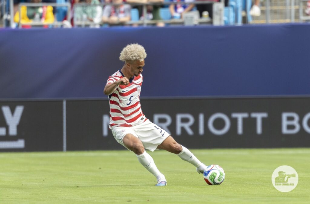 5 Antonee Robinson DEFENDER